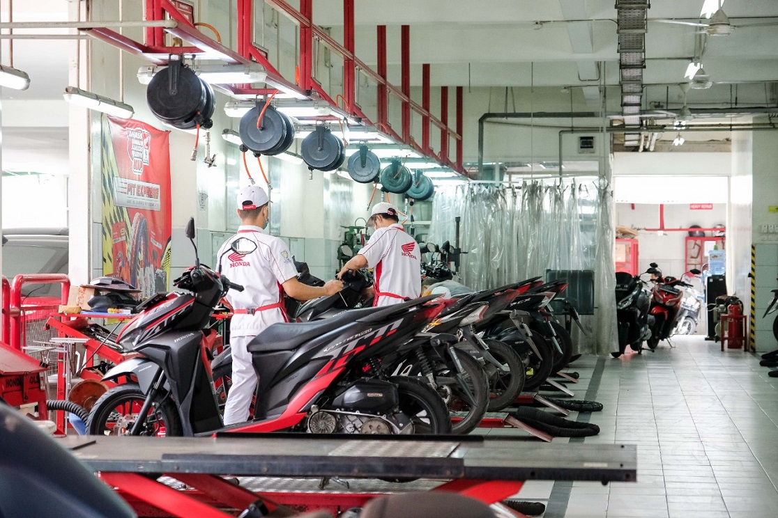 Bengkel Bapak'e Hidam: Solusi Otomotif yang Mengerti Hati Pengendara Cilacap